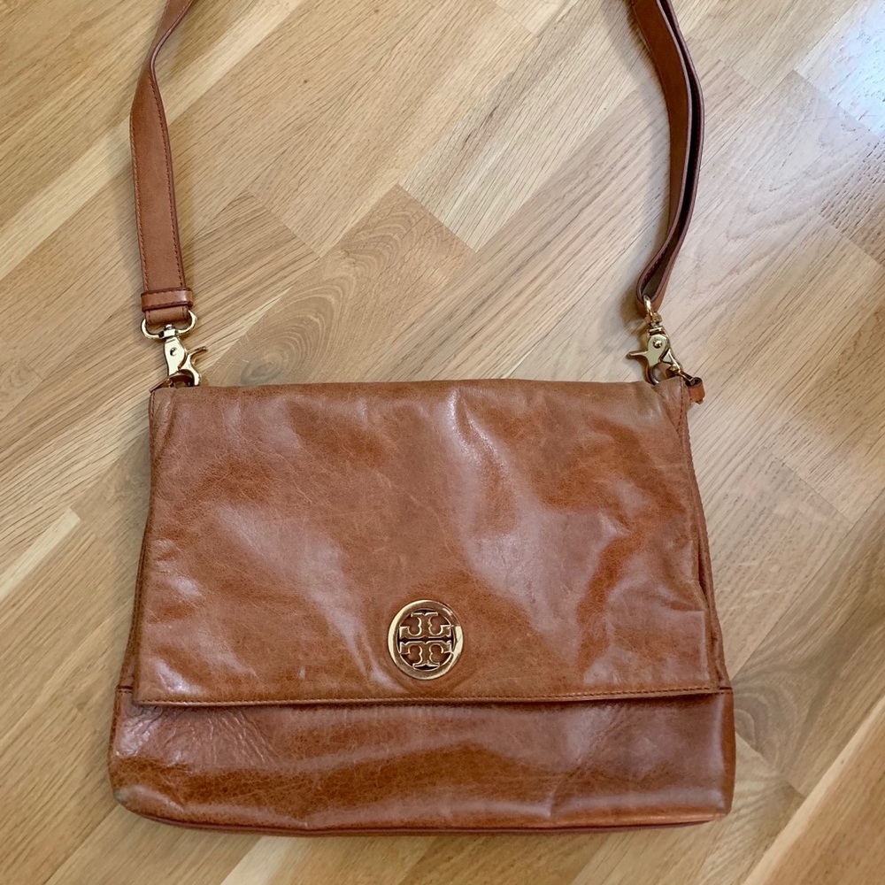 Tory Burch Dena Messenger Bag